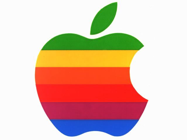 Apple encerra ano fiscal com resultados recorde